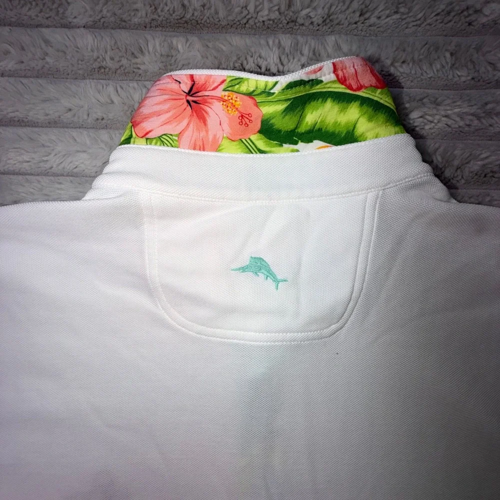 Tommy Bahama adirondack tommy button